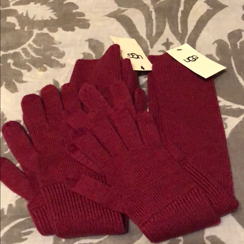 Two pair UGG long gloves